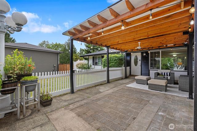 7624 141st Avenue NE, Redmond, WA 98052