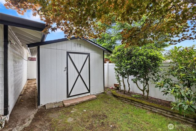 7624 141st Avenue NE, Redmond, WA 98052