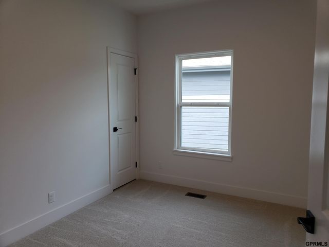 10812 S 219th Avenue, Gretna, NE 68028