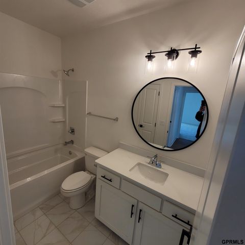 10812 S 219th Avenue, Gretna, NE 68028