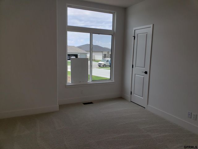 10812 S 219th Avenue, Gretna, NE 68028