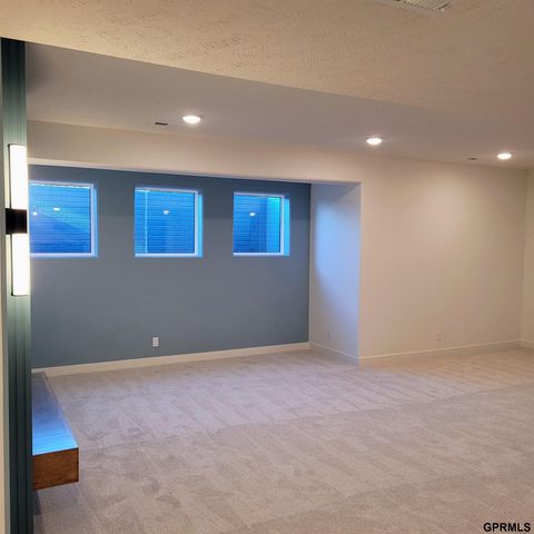 10812 S 219th Avenue, Gretna, NE 68028