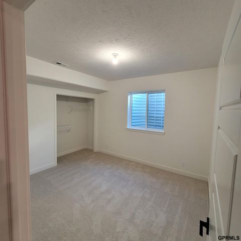 10812 S 219th Avenue, Gretna, NE 68028