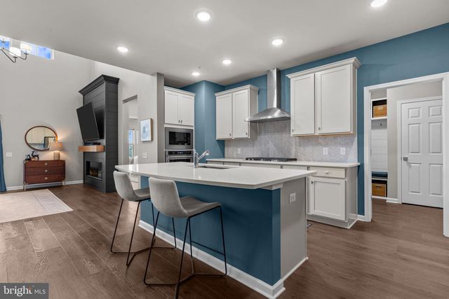 4008 MARQUIS LN, Jamison, PA 18929