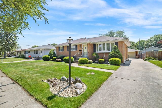 9020 Pettit Drive, Highland, IN 46322