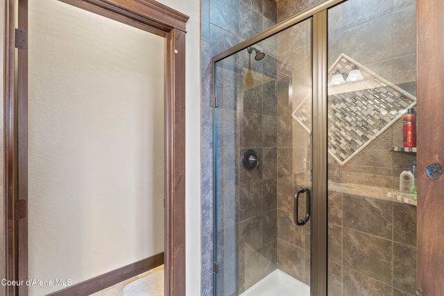 135 Chutes Ln, Sandpoint, ID 83864