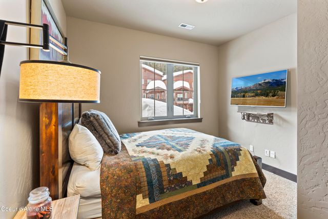 135 Chutes Ln, Sandpoint, ID 83864