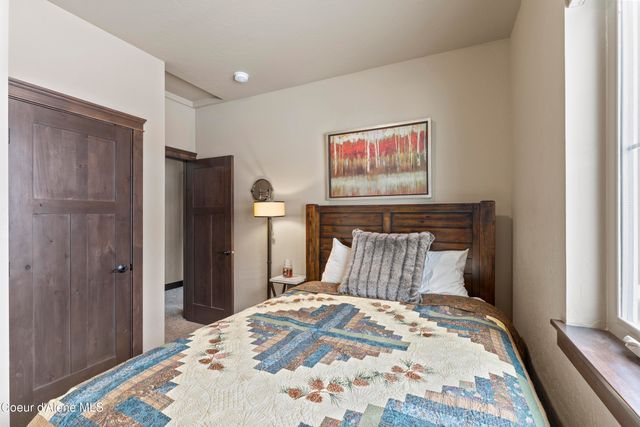 135 Chutes Ln, Sandpoint, ID 83864