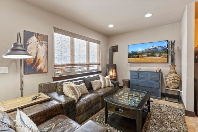 135 Chutes Ln, Sandpoint, ID 83864