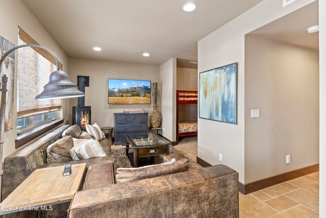 135 Chutes Ln, Sandpoint, ID 83864