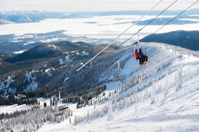 135 Chutes Ln, Sandpoint, ID 83864