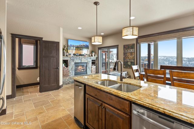 135 Chutes Ln, Sandpoint, ID 83864