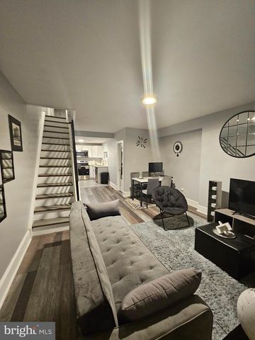 2016 N LEITHGOW ST, Philadelphia, PA 19122