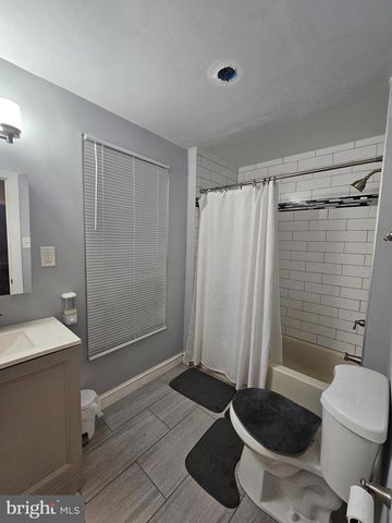 2016 N LEITHGOW ST, Philadelphia, PA 19122