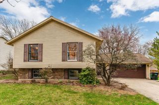 125 S Deerpath Drive, Vernon Hills, IL 60061