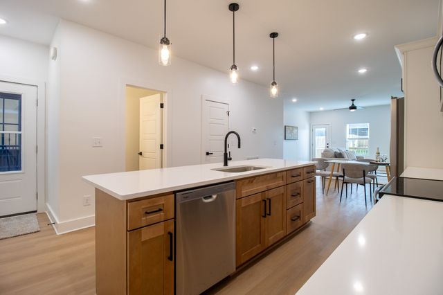 4026 University Ave B, Old Hickory, TN 37138