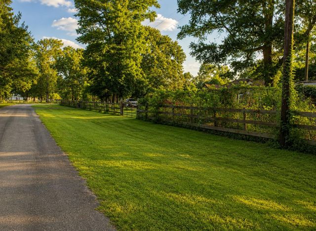 124 County Road 3185, Cleveland, TX 77327