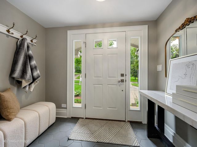 789 N Park Boulevard, Glen Ellyn, IL 60137