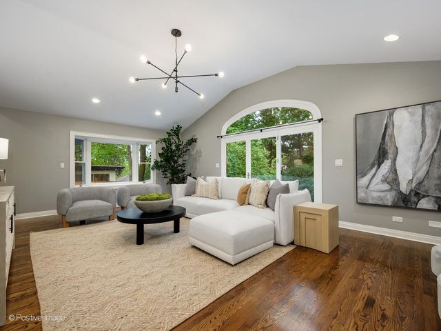 789 N Park Boulevard, Glen Ellyn, IL 60137