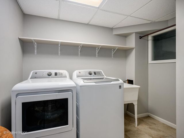 789 N Park Boulevard, Glen Ellyn, IL 60137