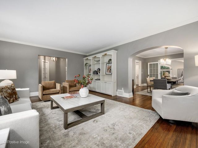 789 N Park Boulevard, Glen Ellyn, IL 60137