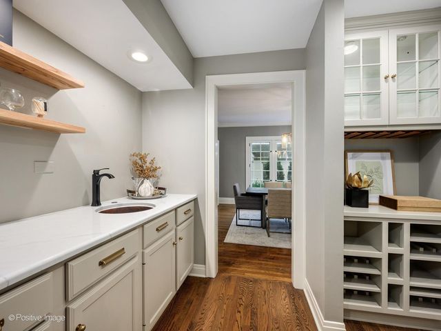 789 N Park Boulevard, Glen Ellyn, IL 60137