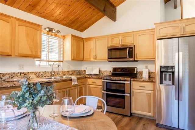 2395 Hunsaker, Running Springs, CA 92382