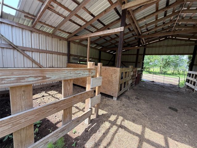 150 County Road 2296, Cleveland, TX 77327