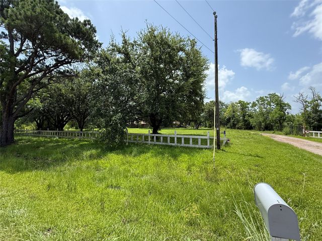 150 County Road 2296, Cleveland, TX 77327