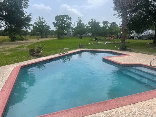 150 County Road 2296, Cleveland, TX 77327