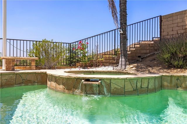 28345 Nicholas, Saugus, CA 91350