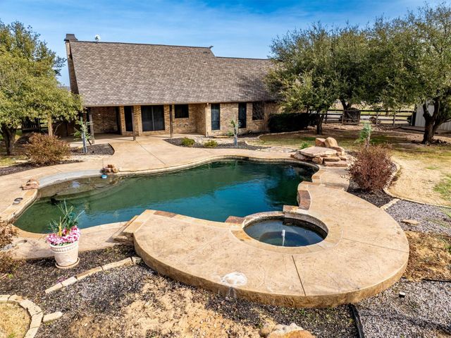 6210 Deer Run Road, Sanger, TX 76266