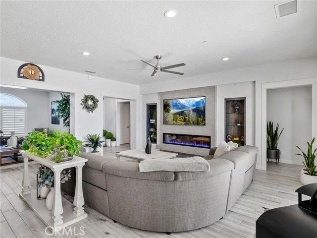 22427 Huasna, Apple Valley, CA 92307