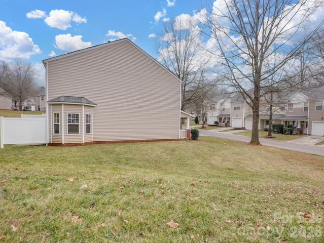 418 Doughton Lane, Charlotte, NC 28217