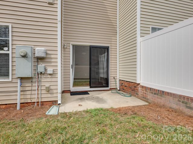 418 Doughton Lane, Charlotte, NC 28217