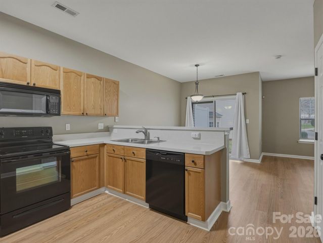 418 Doughton Lane, Charlotte, NC 28217