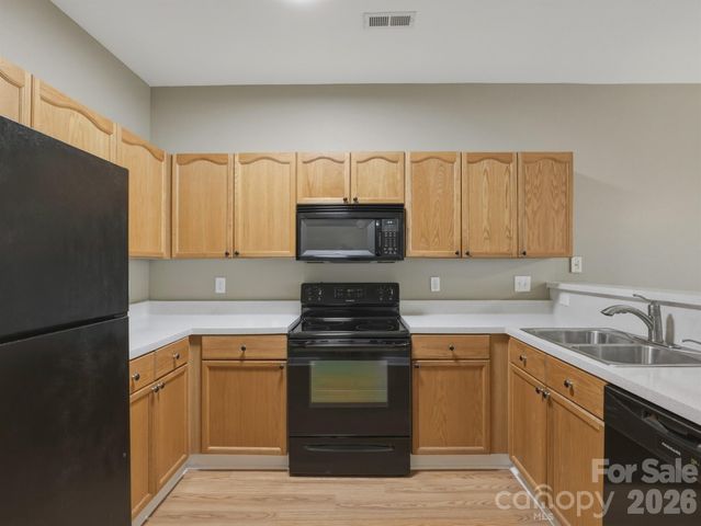 418 Doughton Lane, Charlotte, NC 28217