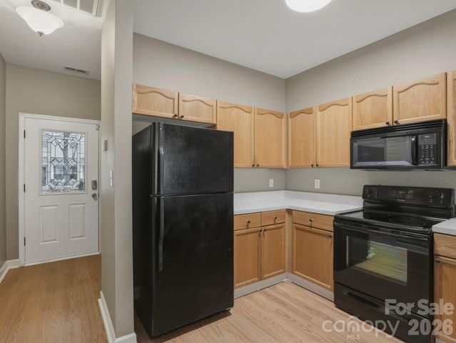 418 Doughton Lane, Charlotte, NC 28217