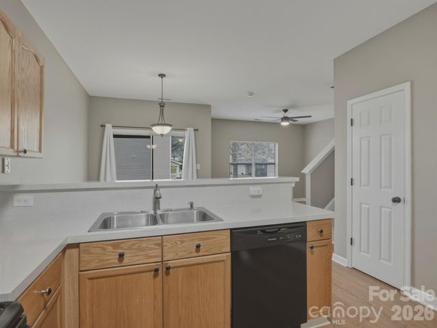 418 Doughton Lane, Charlotte, NC 28217