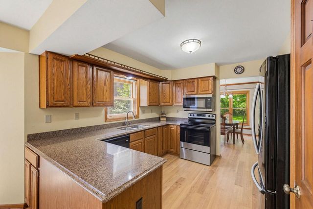 6912 N Tichigan ROAD, Waterford, WI 53185