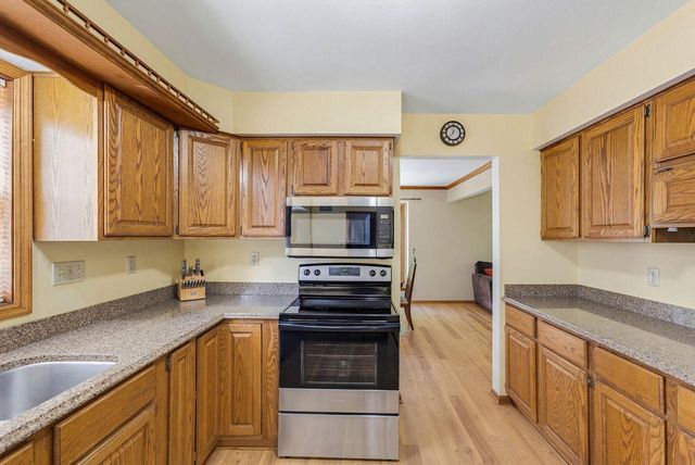 6912 N Tichigan ROAD, Waterford, WI 53185