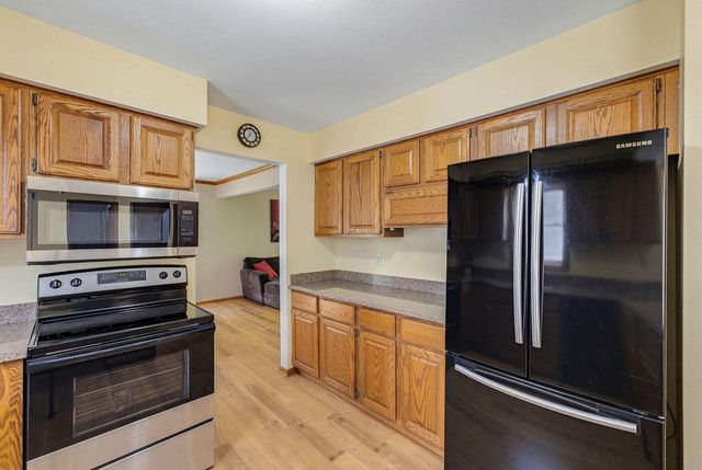 6912 N Tichigan ROAD, Waterford, WI 53185
