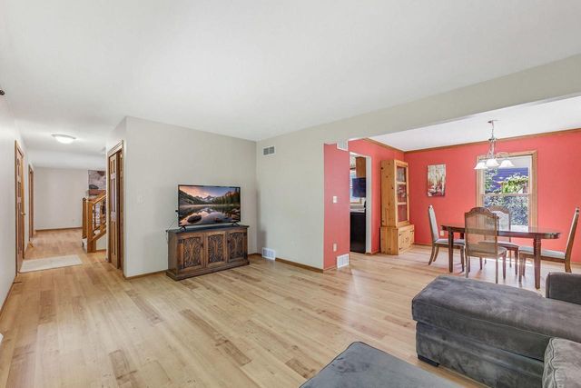 6912 N Tichigan ROAD, Waterford, WI 53185