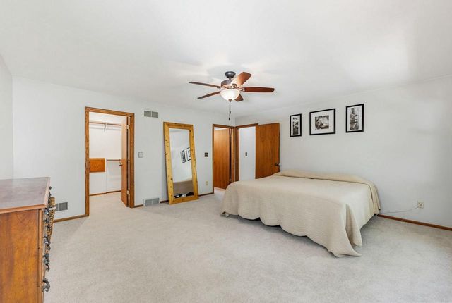 6912 N Tichigan ROAD, Waterford, WI 53185