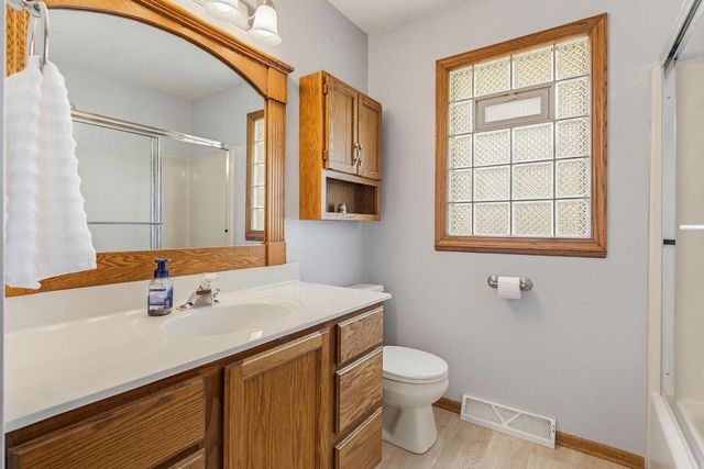 6912 N Tichigan ROAD, Waterford, WI 53185
