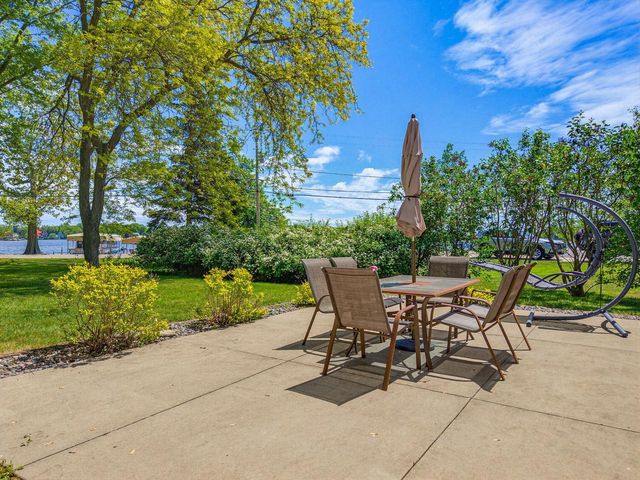 6912 N Tichigan ROAD, Waterford, WI 53185
