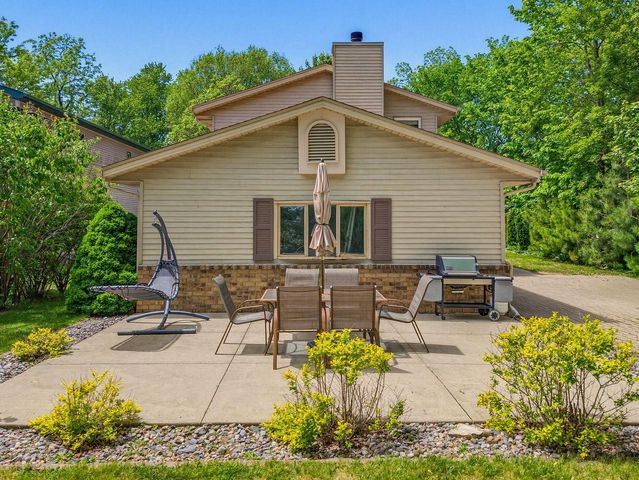 6912 N Tichigan ROAD, Waterford, WI 53185