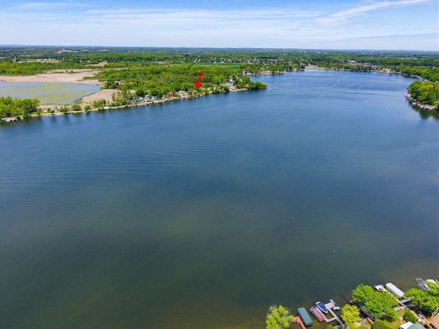6912 N Tichigan ROAD, Waterford, WI 53185