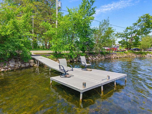 6912 N Tichigan ROAD, Waterford, WI 53185