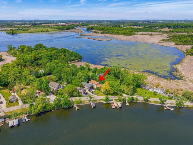 6912 N Tichigan ROAD, Waterford, WI 53185